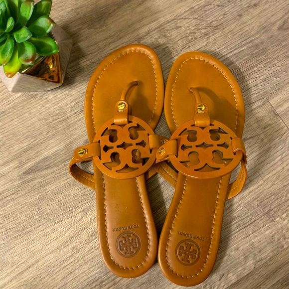 BRAND NEW CONDITION TORY BURCH SANDALS! - Picture 2 of 2